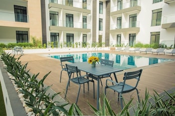 peravi suites at embassy gardens