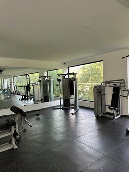 peravi suites at embassy gardens