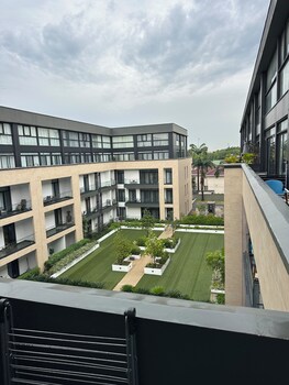 peravi suites at embassy gardens