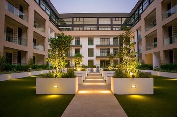 peravi suites at embassy gardens