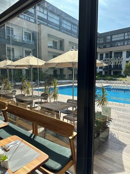peravi suites at embassy gardens