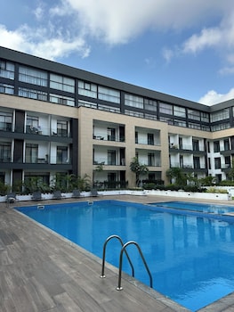 peravi suites at embassy gardens