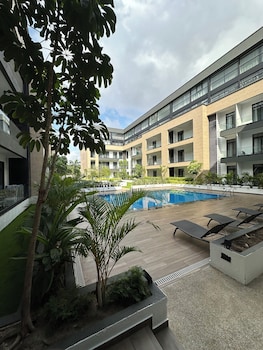 peravi suites at embassy gardens
