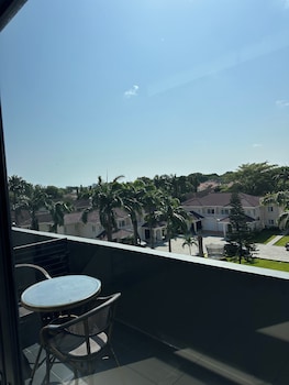 peravi suites at embassy gardens