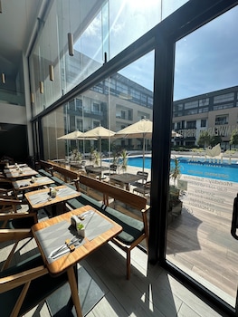 peravi suites at embassy gardens