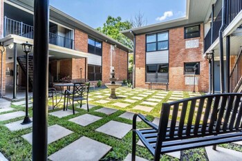 stylish 1br urban retreat