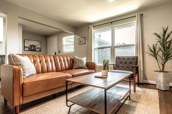 stylish 1br urban retreat