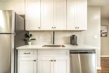 stylish 1br urban retreat