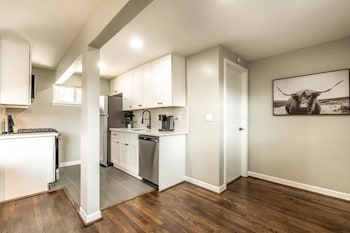 stylish 1br urban retreat
