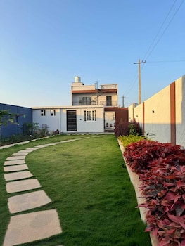 staylo paradise villa