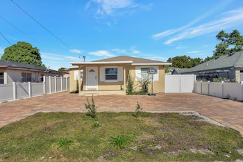 st conrad bungalow house