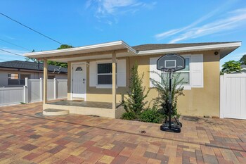 st conrad bungalow house