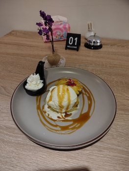 amai pancakery and residence
