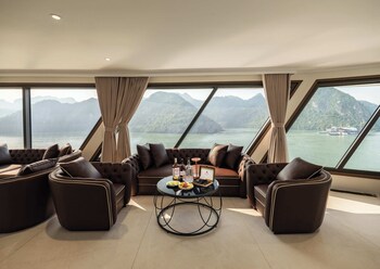 diana cruises halong bay luxury by venus group