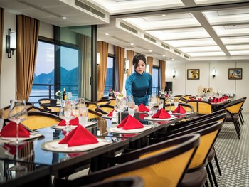 diana cruises halong bay luxury by venus group