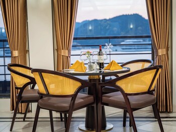 diana cruises halong bay luxury by venus group