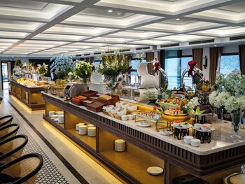 diana cruises halong bay luxury by venus group