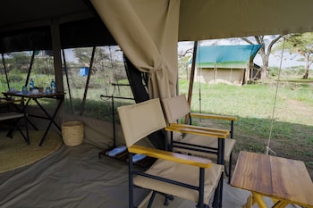 malaika mara river migration camp