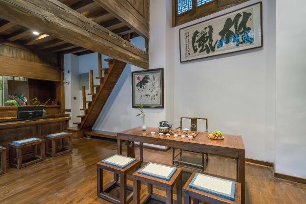 lize graceland artistic suite inn