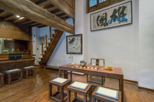 lize graceland artistic suite inn