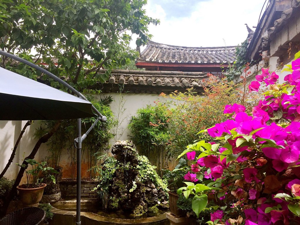 lize graceland artistic suite inn