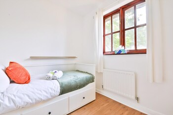 homely 5 bed house 15 mins to cardiff city