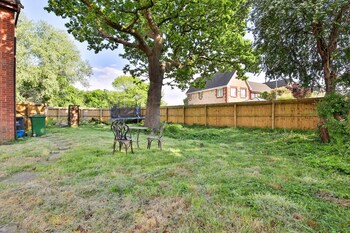 homely 5 bed house 15 mins to cardiff city