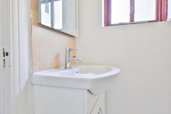 homely 5 bed house 15 mins to cardiff city