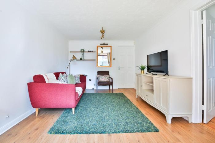 homely 5 bed house 15 mins to cardiff city