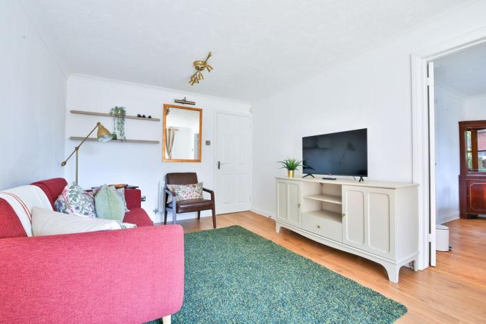 homely 5 bed house 15 mins to cardiff city