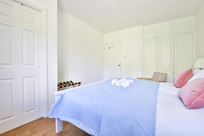 homely 5 bed house 15 mins to cardiff city