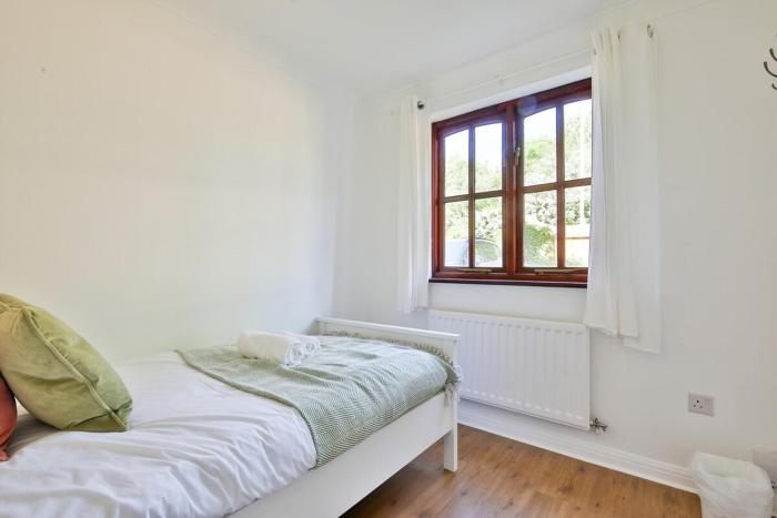 homely 5 bed house 15 mins to cardiff city