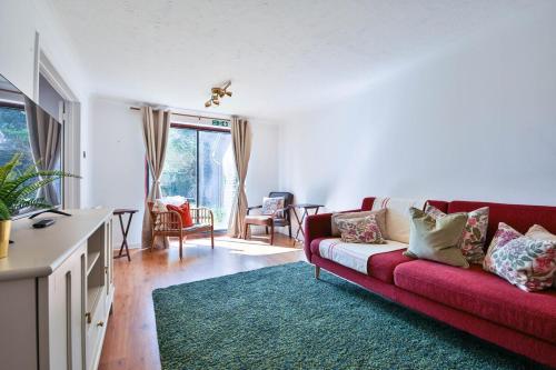 homely 5 bed house 15 mins to cardiff city