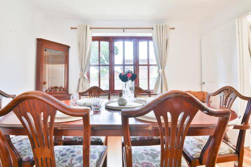 homely 5 bed house 15 mins to cardiff city