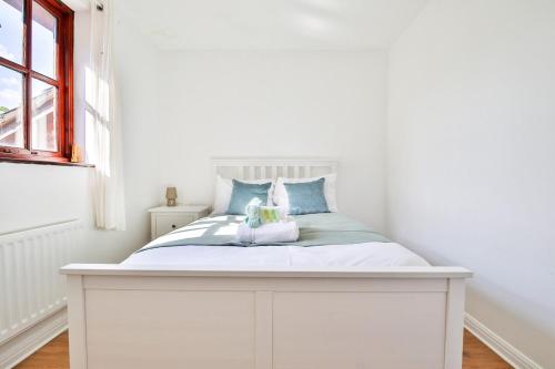 homely 5 bed house 15 mins to cardiff city