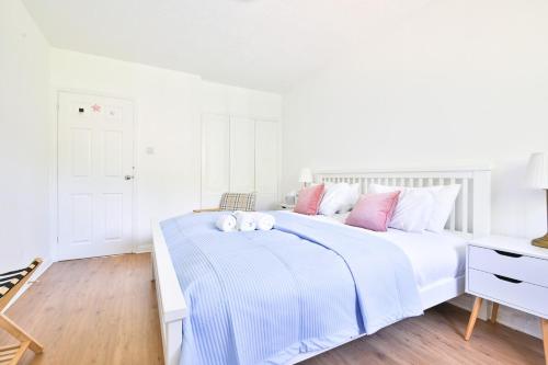 homely 5 bed house 15 mins to cardiff city