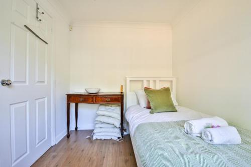 homely 5 bed house 15 mins to cardiff city