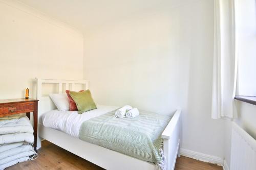 homely 5 bed house 15 mins to cardiff city