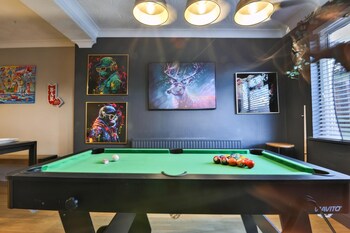 spacious 3 bed home with pool table