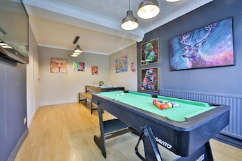 spacious 3 bed home with pool table