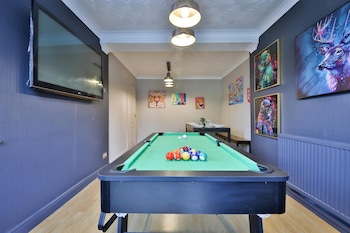 spacious 3 bed home with pool table