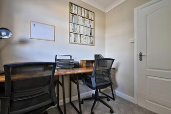 spacious 3 bed home with pool table