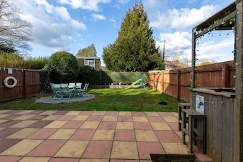 spacious 3 bed home with pool table