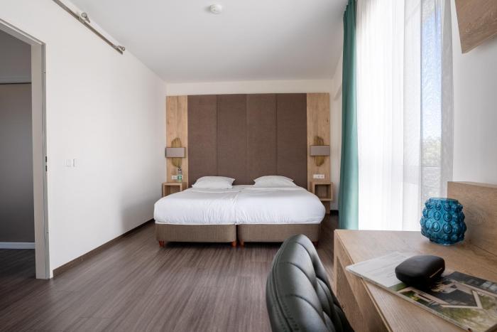 we rooms shortstay