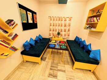 hidden monkey hostel chet singh ghat