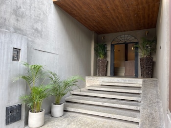 one apartments provenza