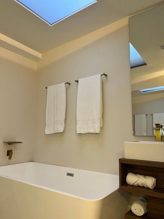 one apartments provenza