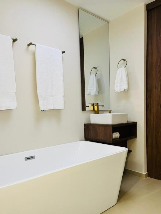 one apartments provenza