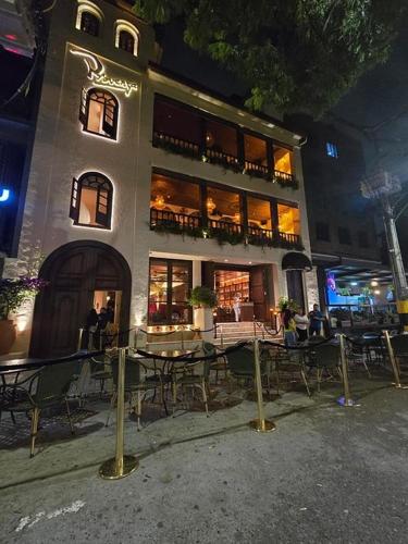 one apartments provenza