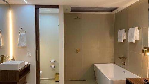 one apartments provenza